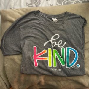 V-neck short sleeved shirt